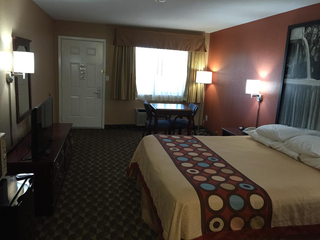 Super 8 By Wyndham Bastrop Tx Μοτέλ Εξωτερικό φωτογραφία