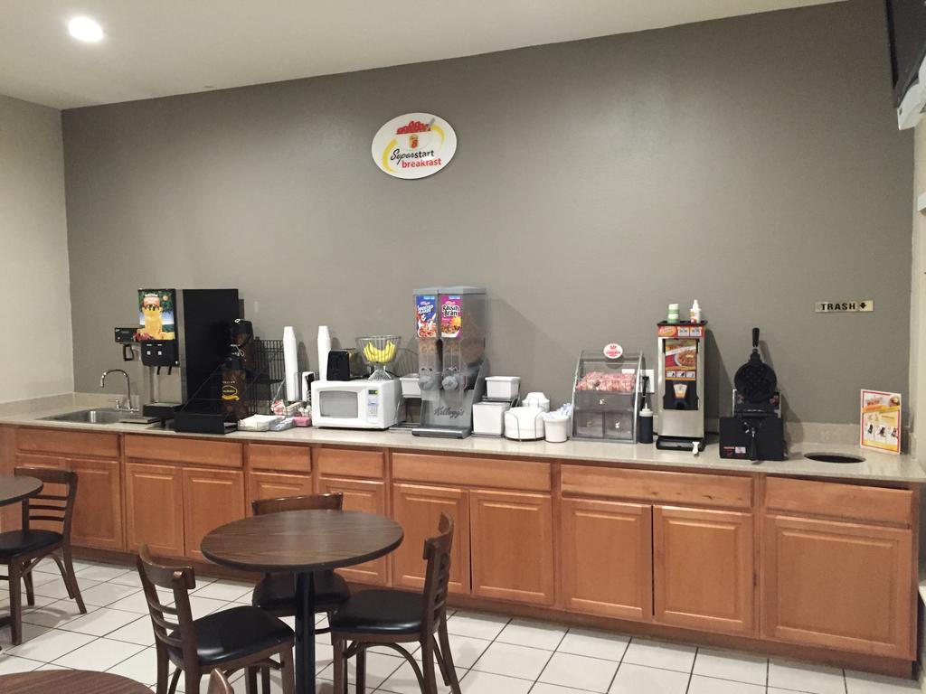 Super 8 By Wyndham Bastrop Tx Μοτέλ Εξωτερικό φωτογραφία