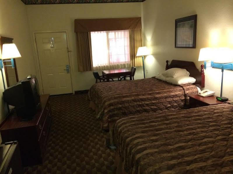 Super 8 By Wyndham Bastrop Tx Μοτέλ Εξωτερικό φωτογραφία